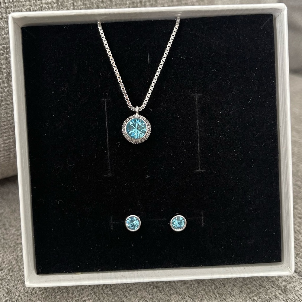 Swarovski Jewelry Set Studs Earrings and Necklace with pendant